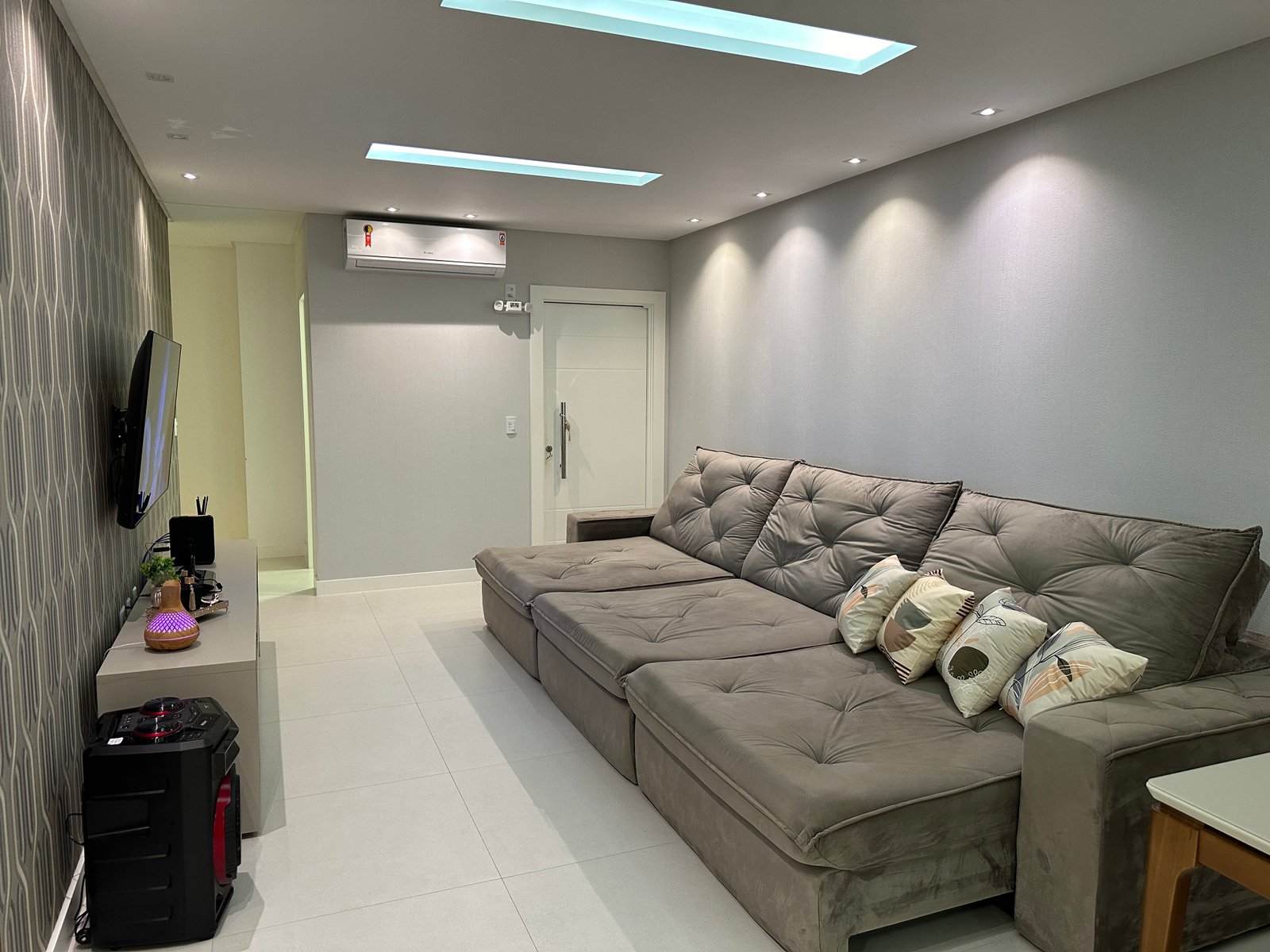 Apartamento, ISIS DELLAGNELO, Meia Praia