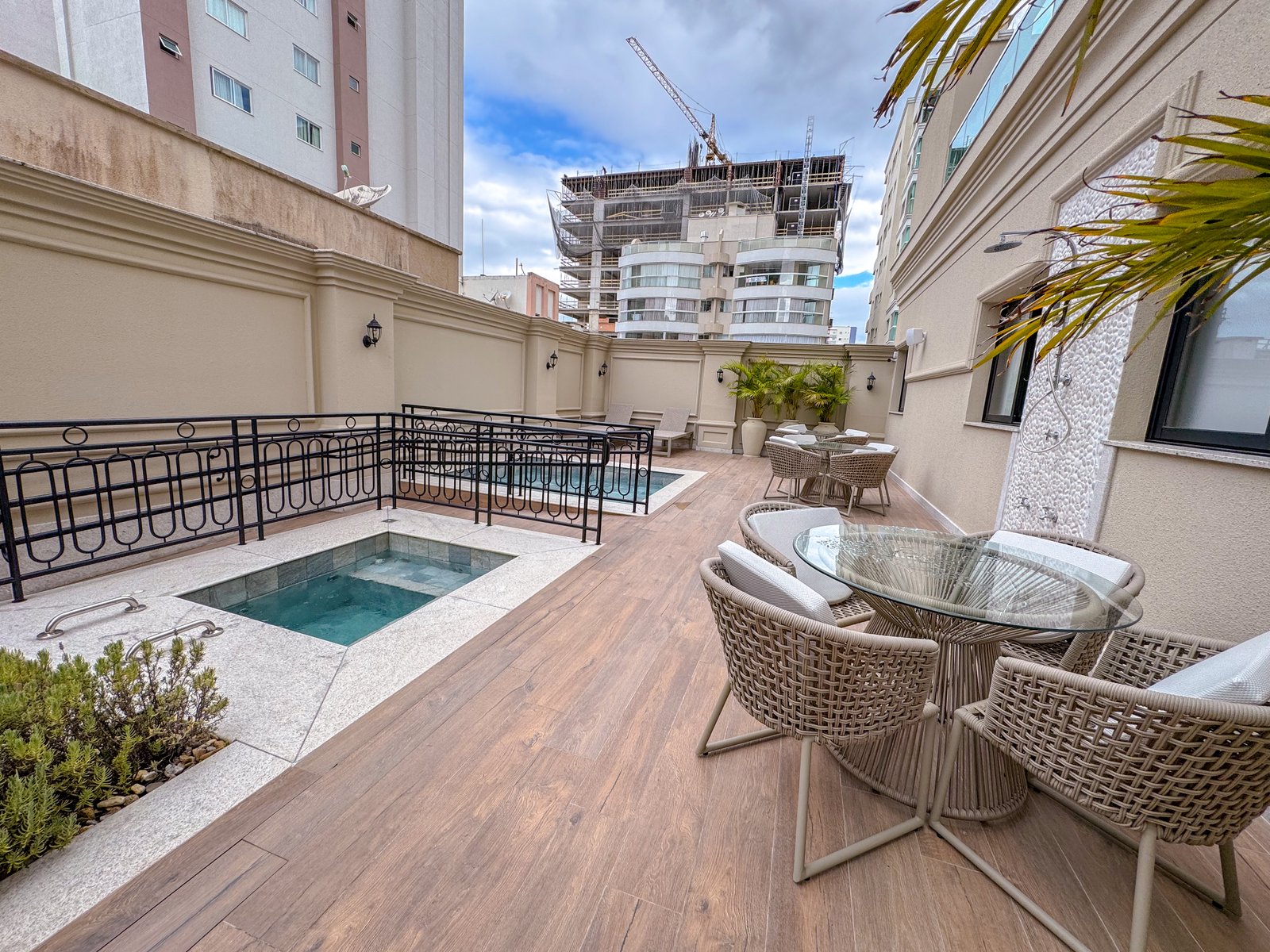 Apartamento, BELÍSSIMO, Meia Praia