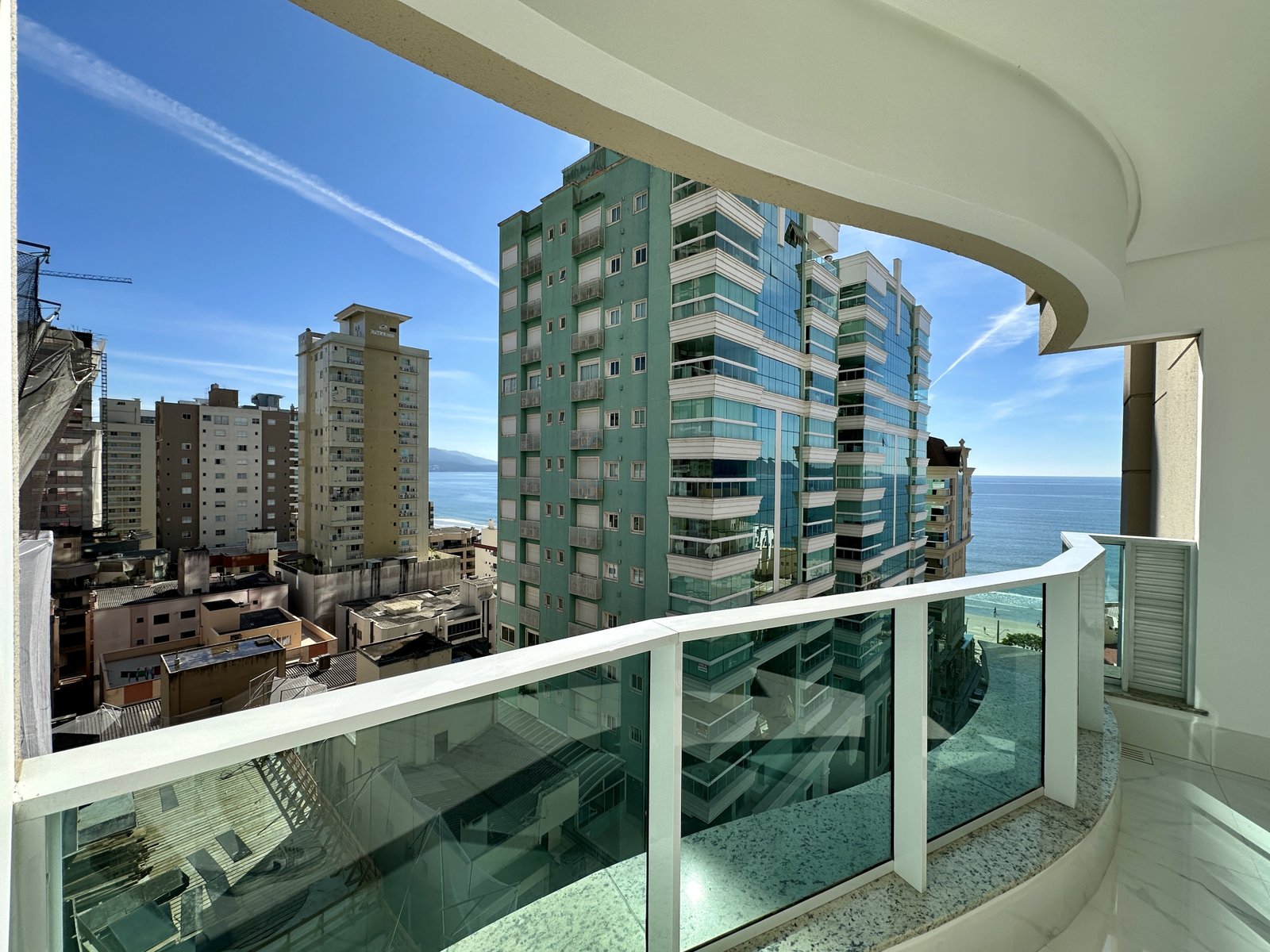 Apartamento, BELÍSSIMO, Meia Praia