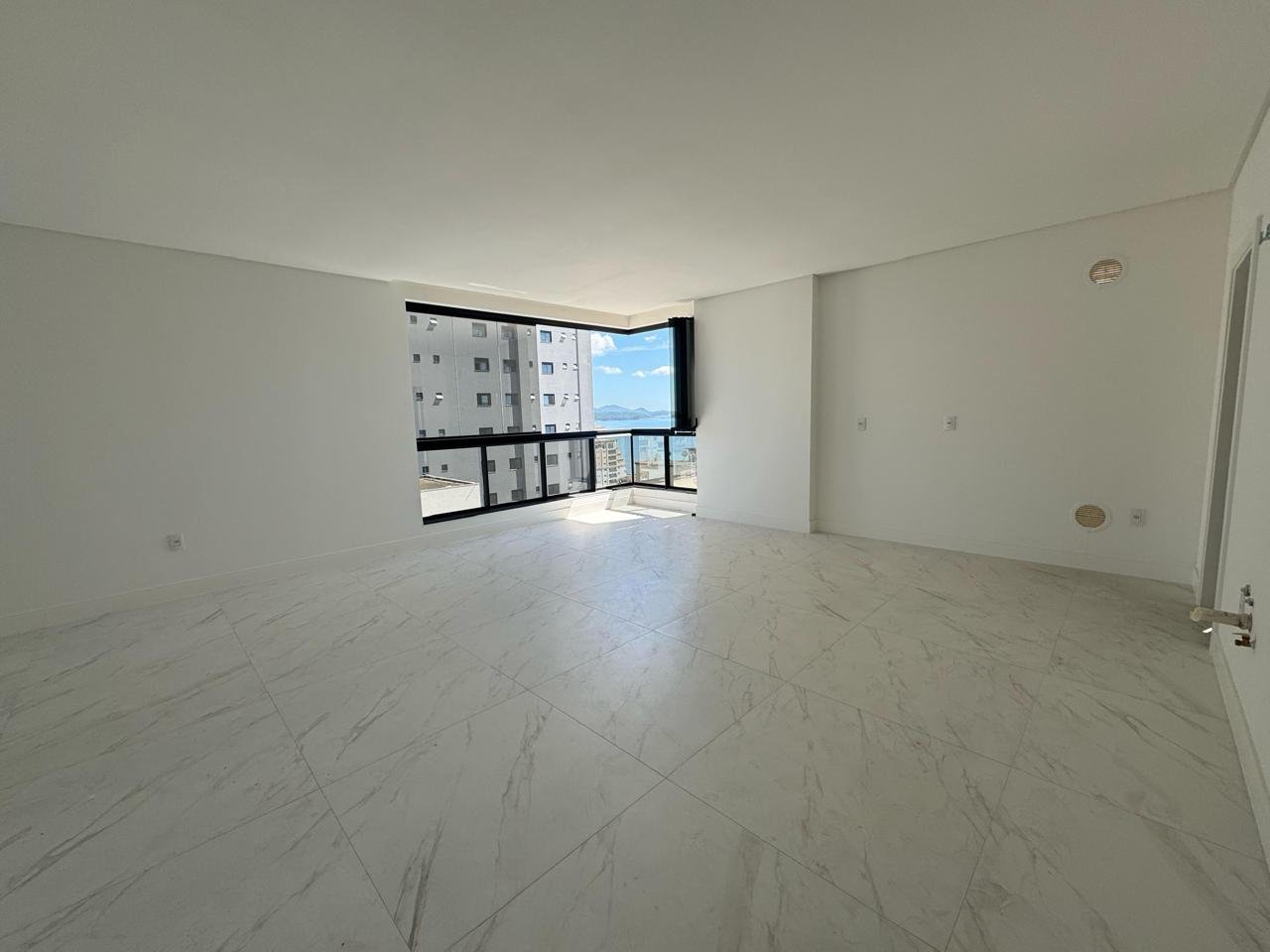 Apartamento, EXUBERANCE, Meia Praia