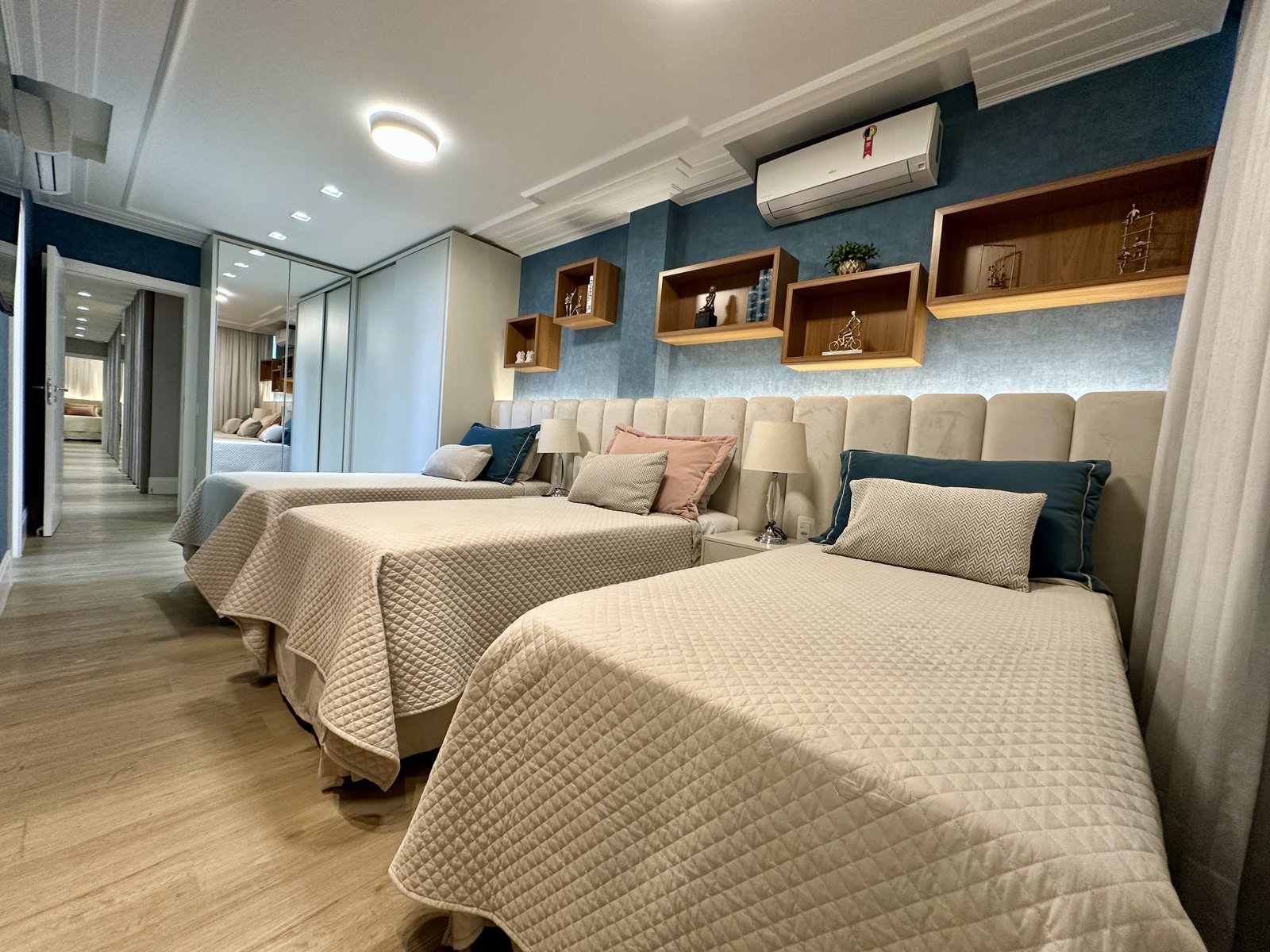 Cobertura triplex - 305m² - mobiliada e decorada na quadra do mar!
