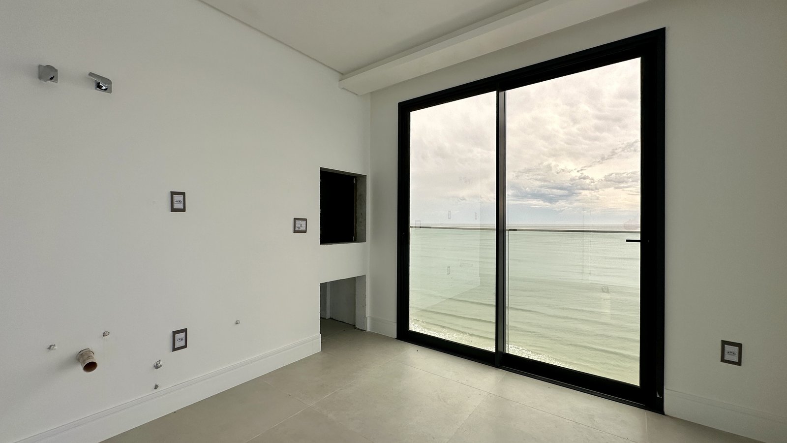 Apartamento, EZÉ, Meia Praia