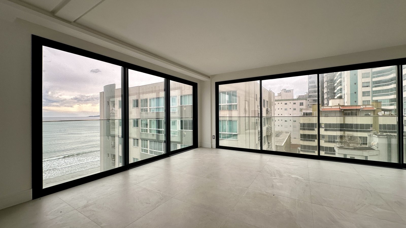 Apartamento, EZÉ, Meia Praia