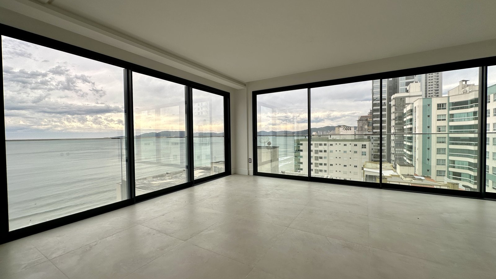Apartamento, EZÉ, Meia Praia