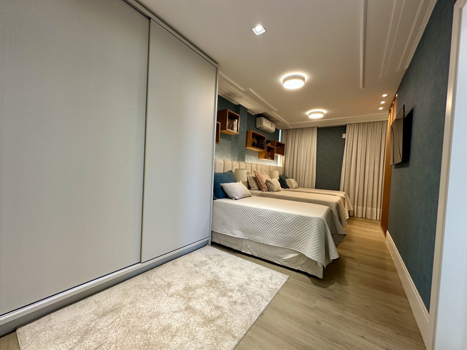 Cobertura triplex - 305m² - mobiliada e decorada na quadra do mar!