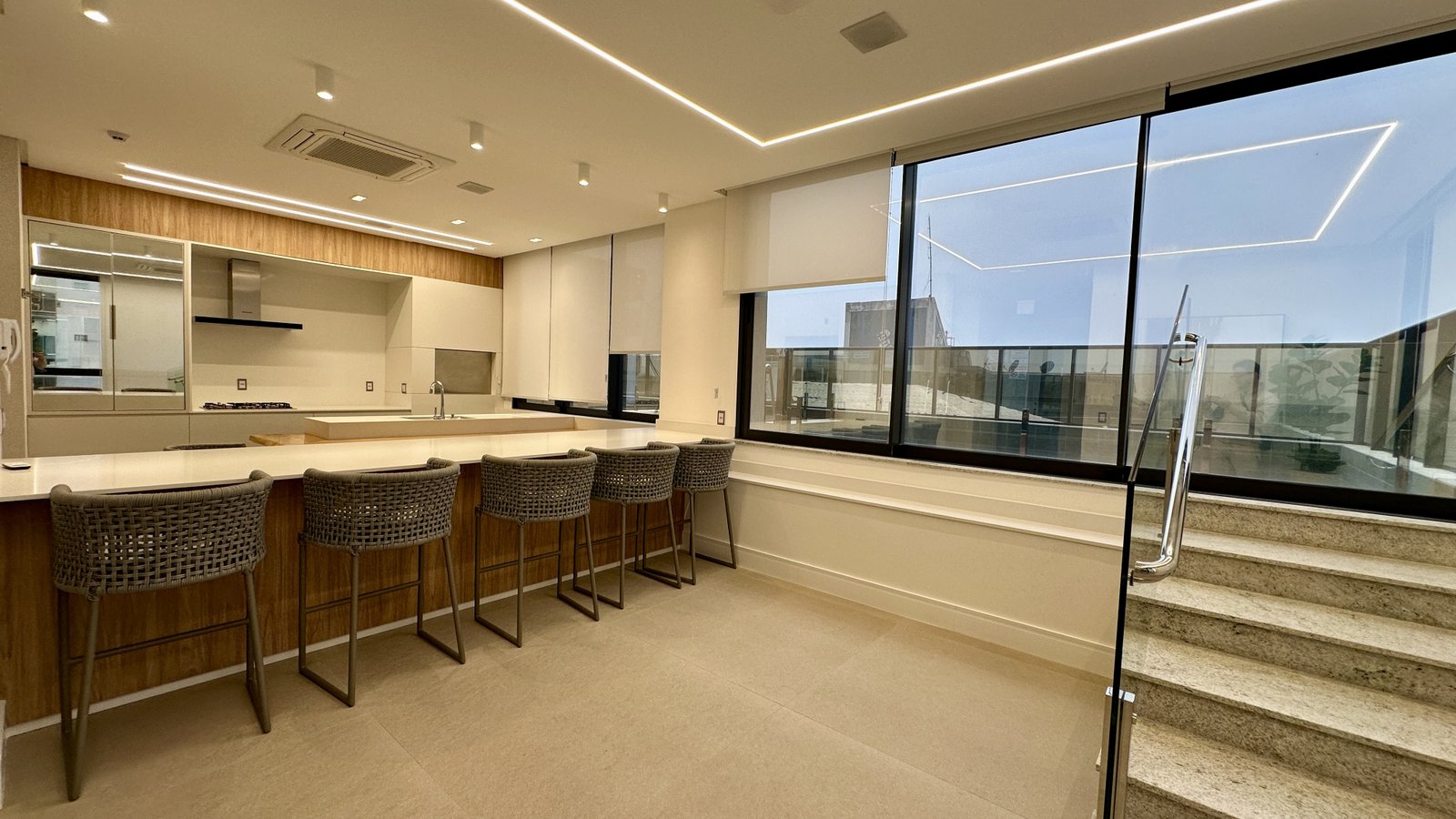 Apartamento, EZÉ, Meia Praia