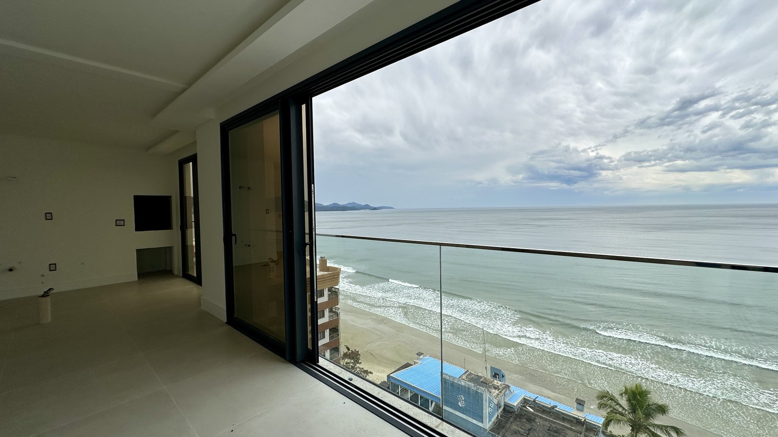 Apartamento, EZÉ, Meia Praia