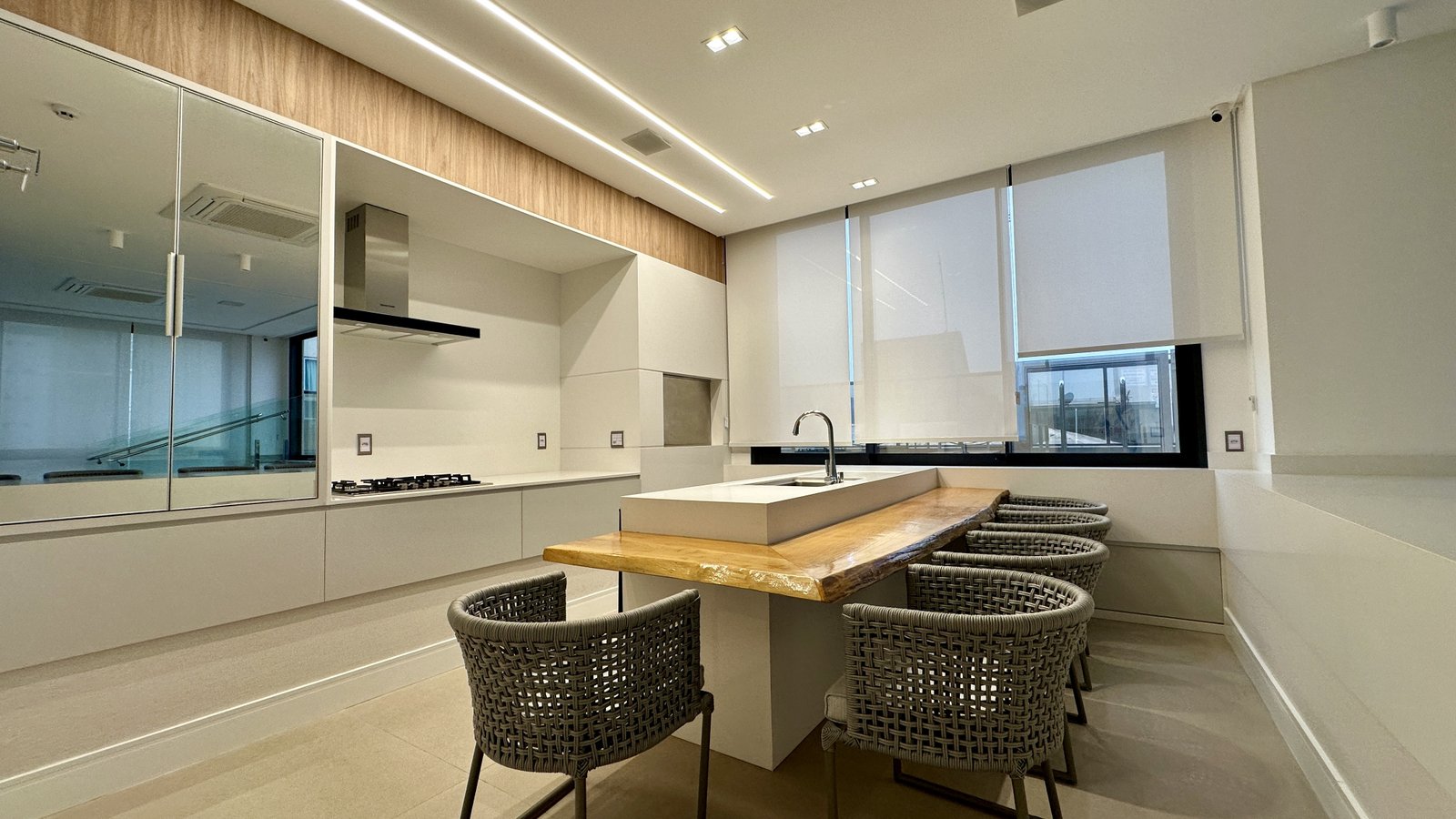 Apartamento, EZÉ, Meia Praia