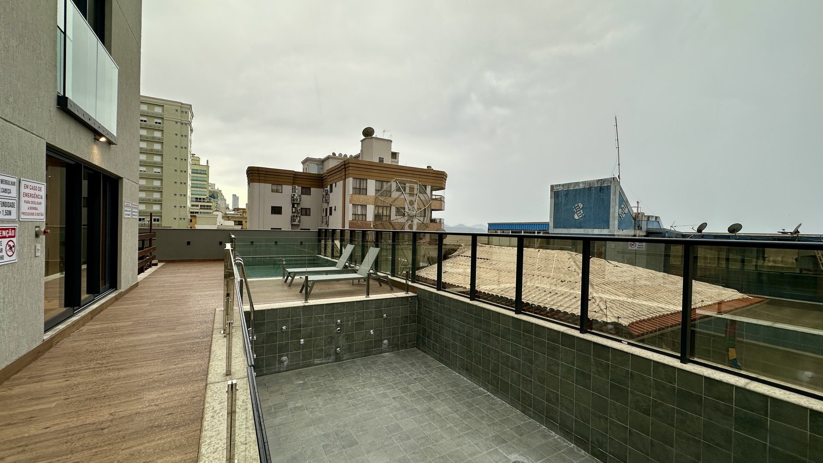Apartamento, EZÉ, Meia Praia