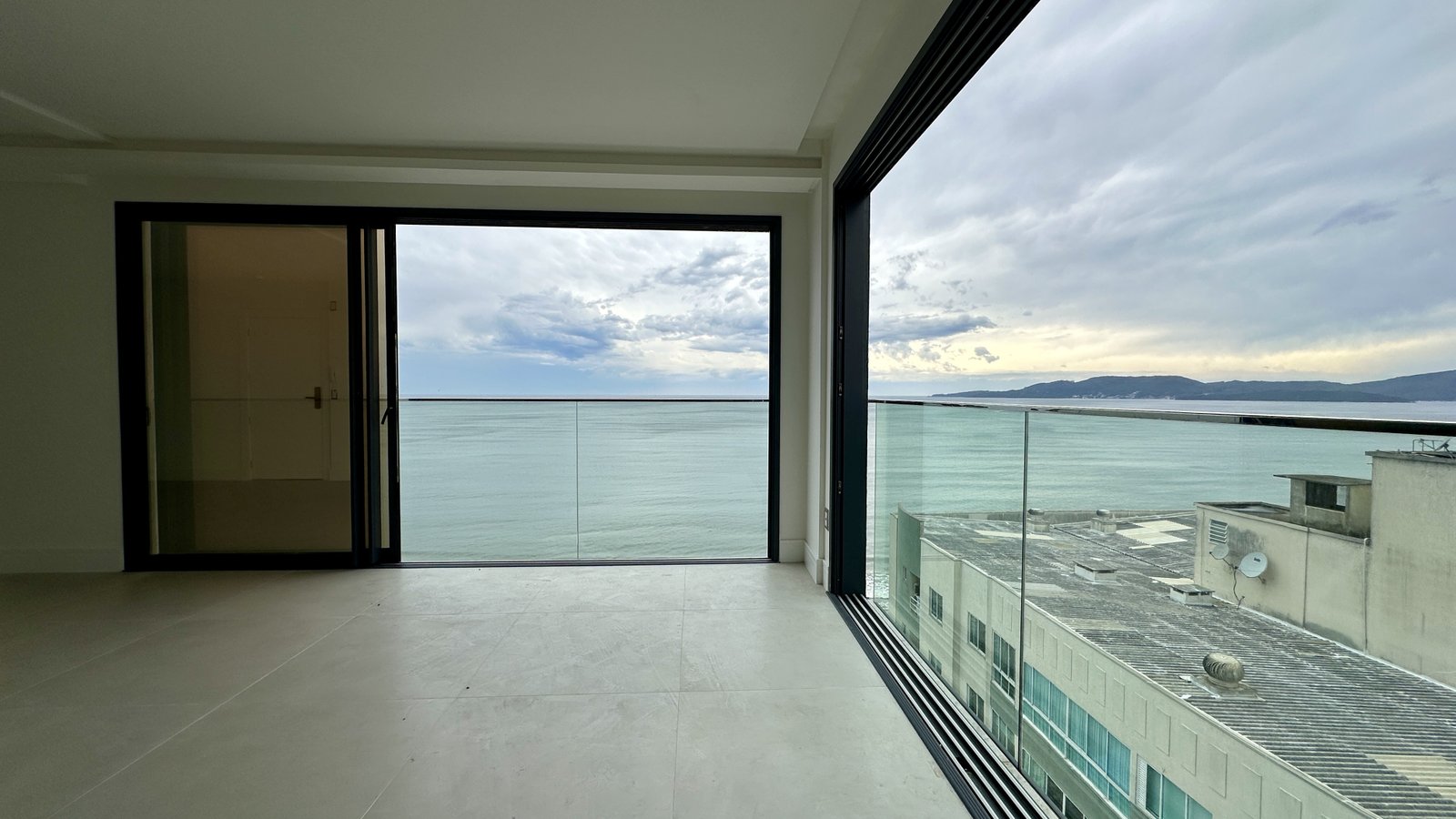 Apartamento, EZÉ, Meia Praia