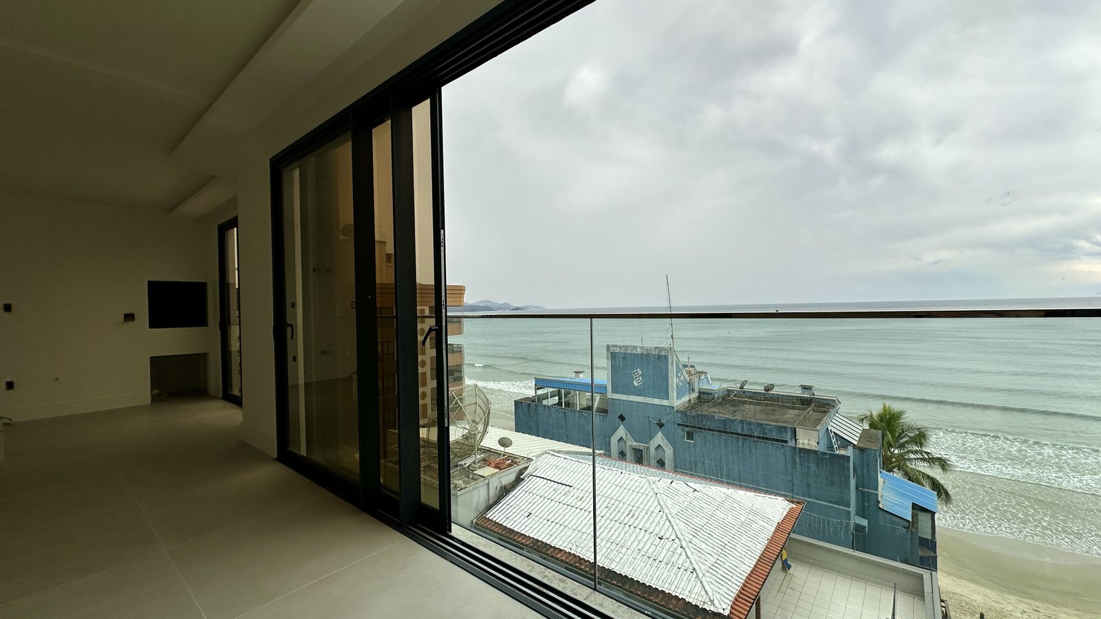 Apartamento, EZÉ, Meia Praia