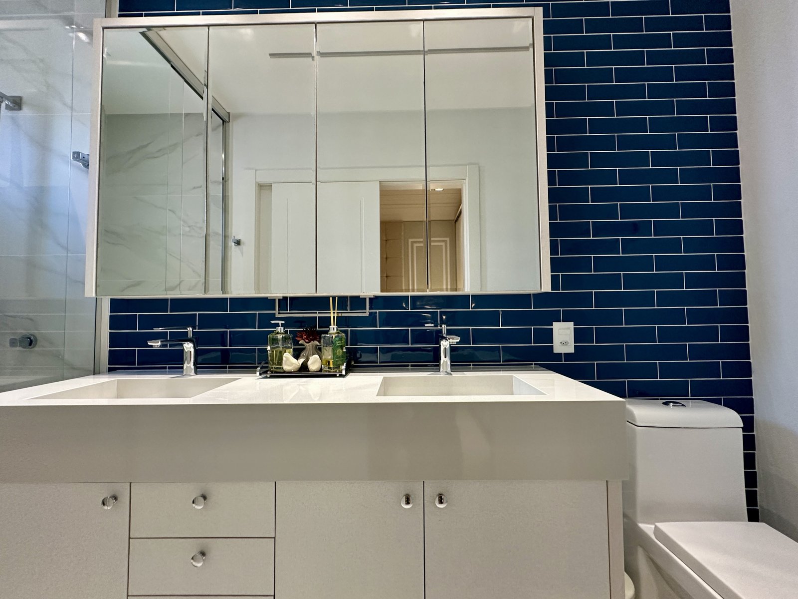 Cobertura triplex - 305m² - mobiliada e decorada na quadra do mar!