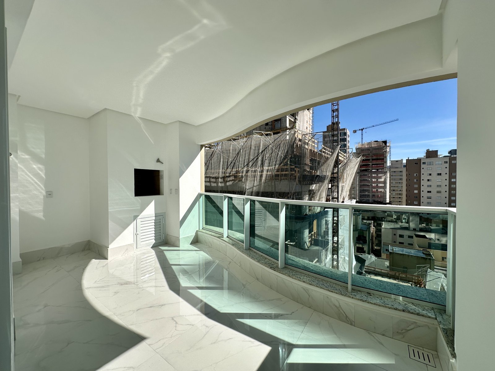 Apartamento, BELÍSSIMO, Meia Praia