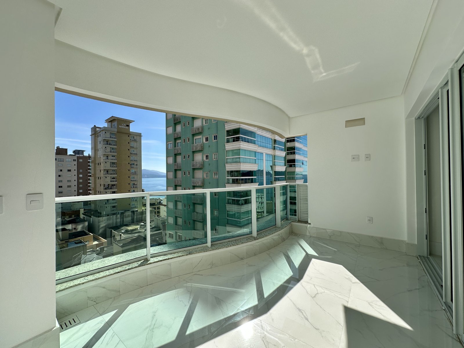 Apartamento, BELÍSSIMO, Meia Praia