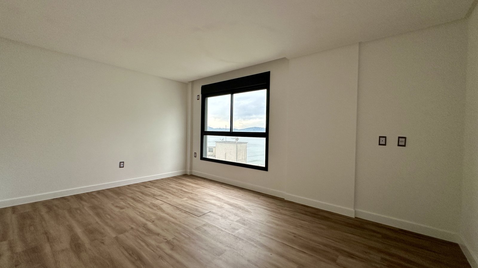 Apartamento, EZÉ, Meia Praia