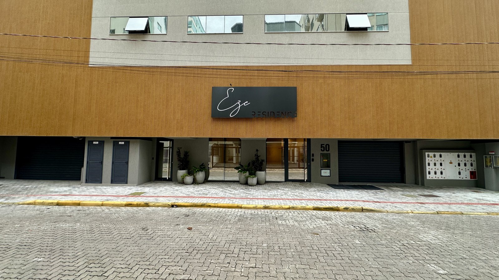 Apartamento, EZÉ, Meia Praia