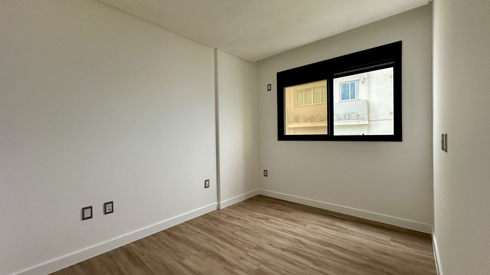 Apartamento, EZÉ, Meia Praia