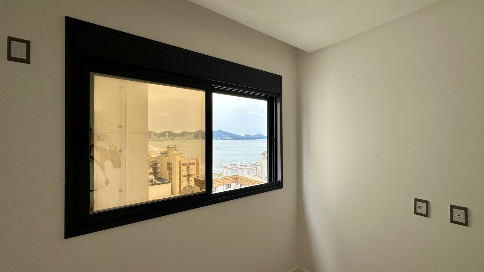 Apartamento, EZÉ, Meia Praia