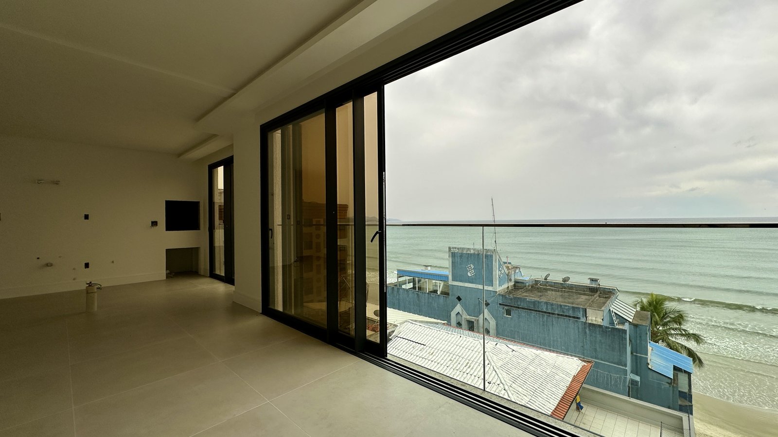 Apartamento, EZÉ, Meia Praia
