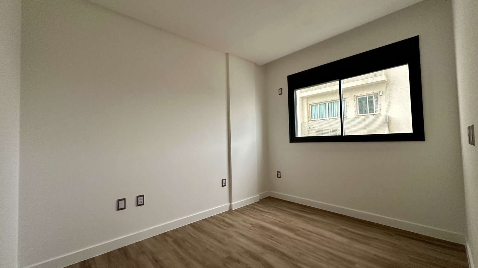 Apartamento, EZÉ, Meia Praia