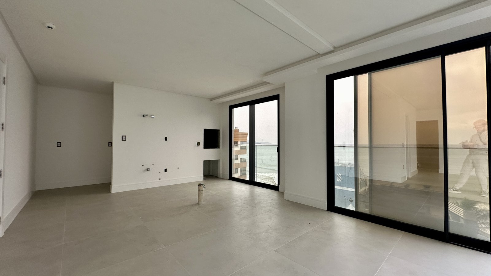 Apartamento, EZÉ, Meia Praia