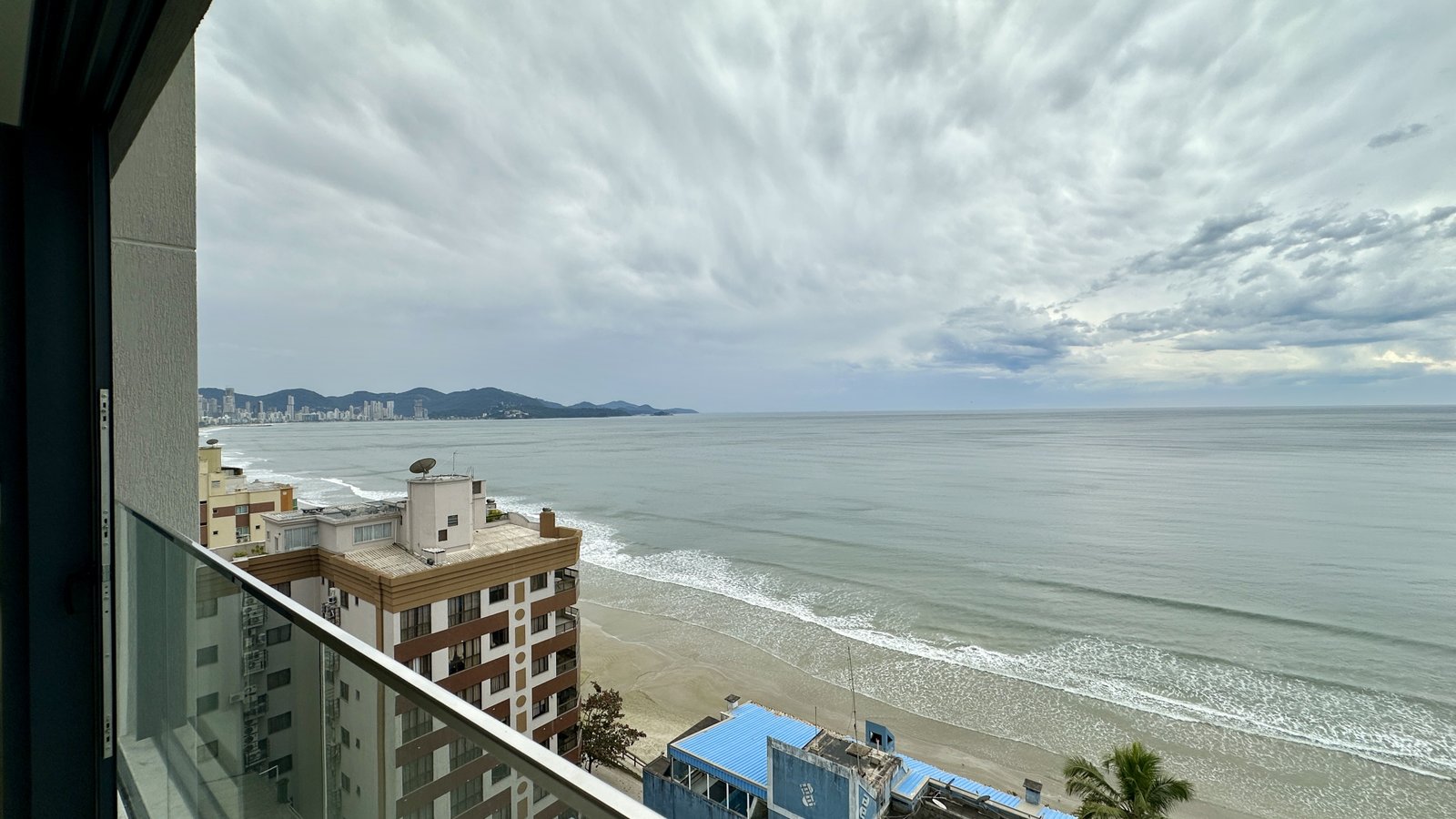 Apartamento, EZÉ, Meia Praia