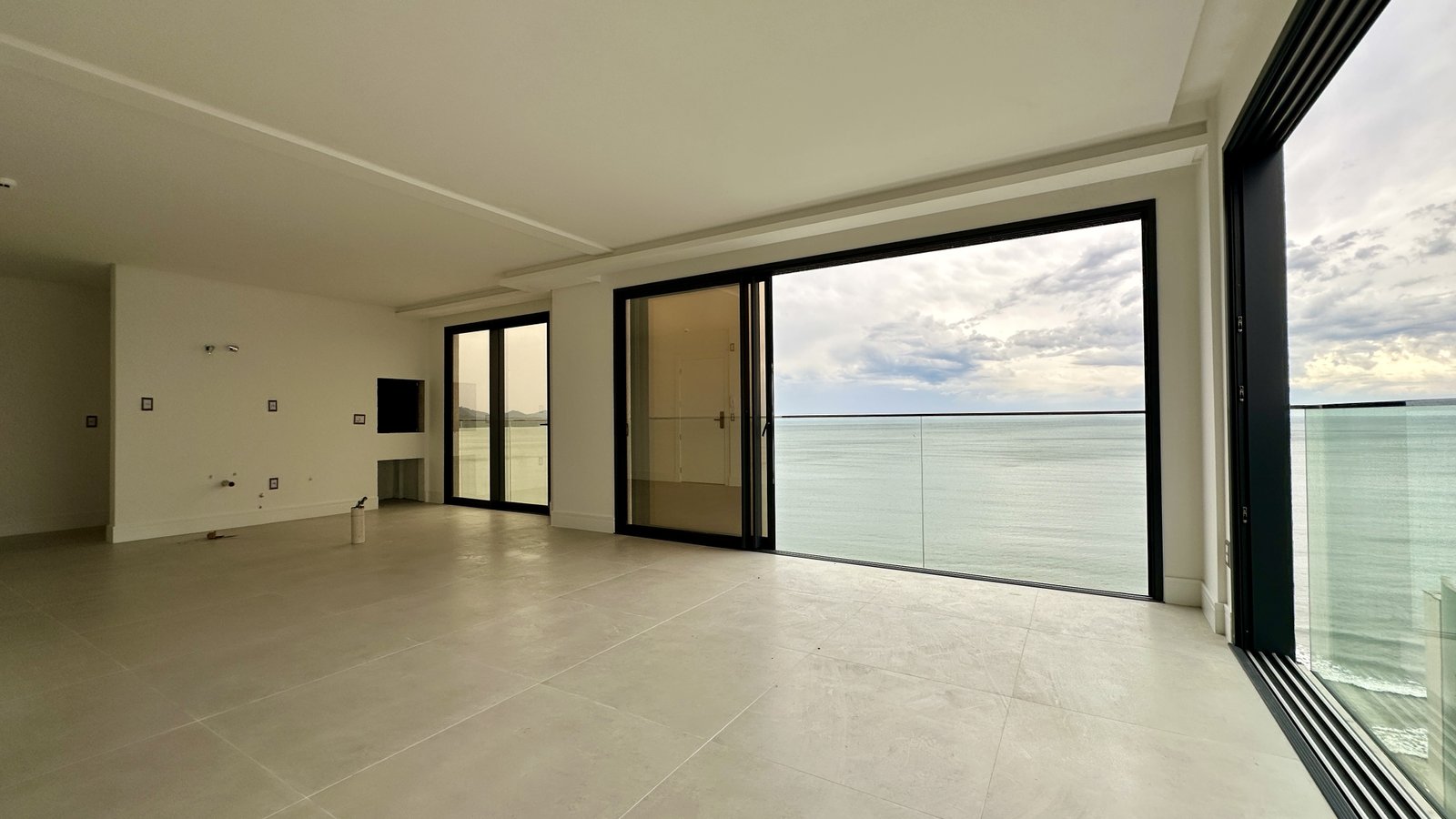 Apartamento, EZÉ, Meia Praia
