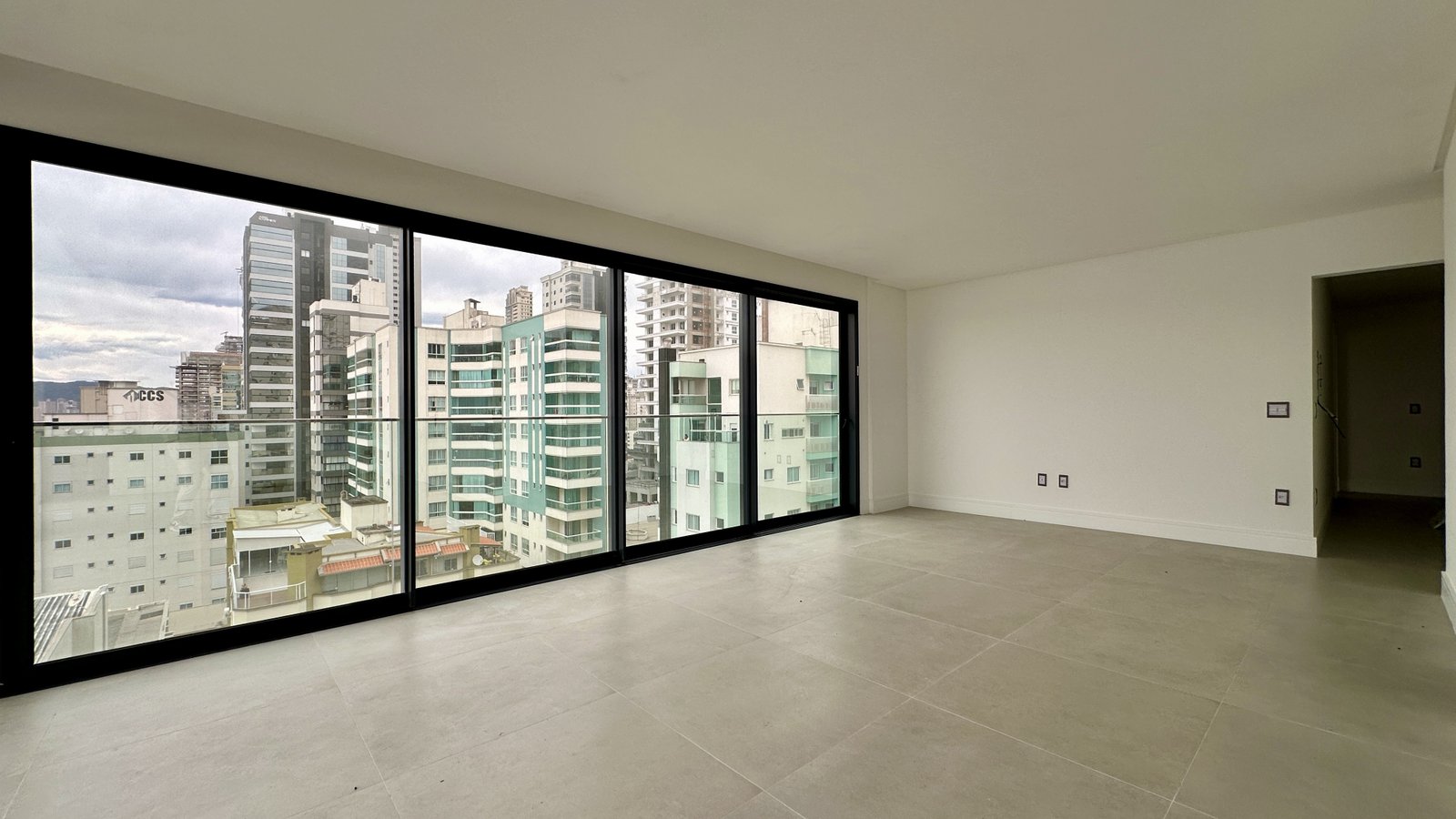 Apartamento, EZÉ, Meia Praia