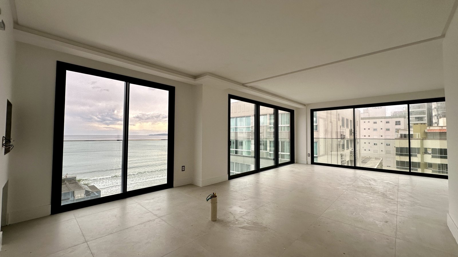 Apartamento, EZÉ, Meia Praia