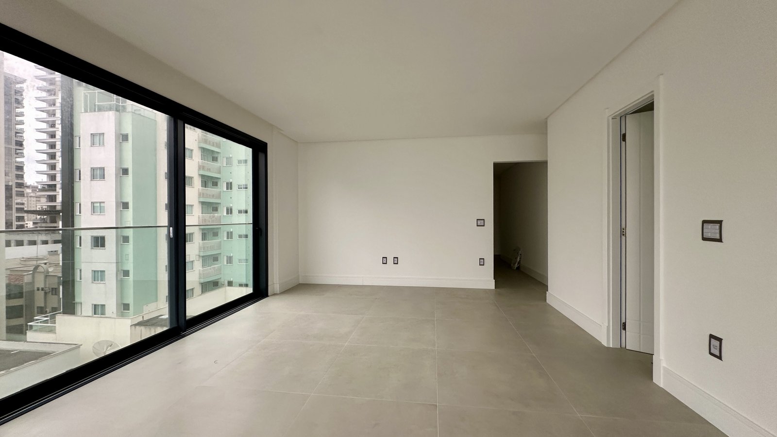 Apartamento, EZÉ, Meia Praia