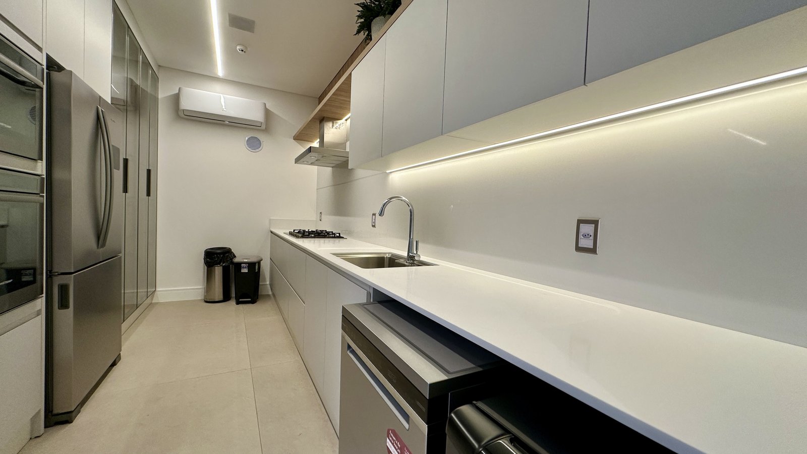 Apartamento, EZÉ, Meia Praia