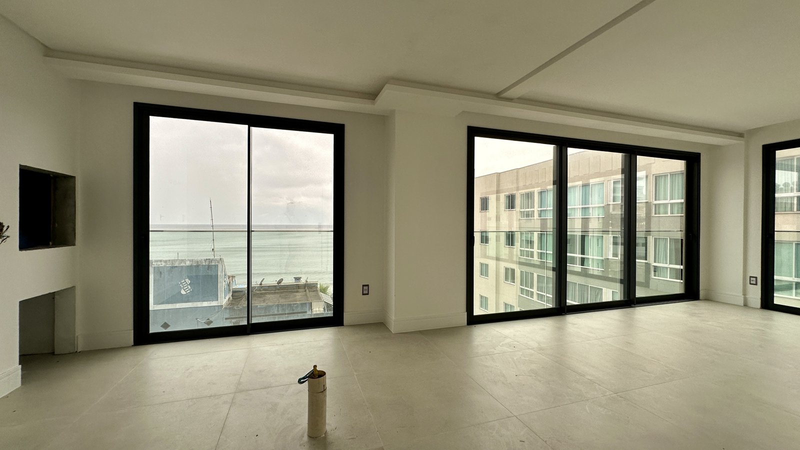 Apartamento, EZÉ, Meia Praia