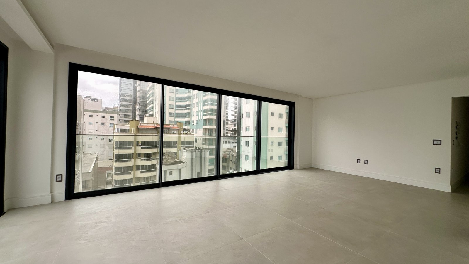 Apartamento, EZÉ, Meia Praia