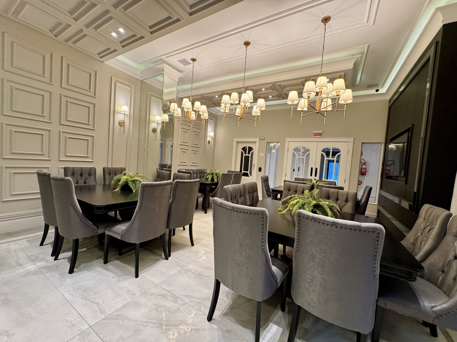 Cobertura triplex - 305m² - mobiliada e decorada na quadra do mar!