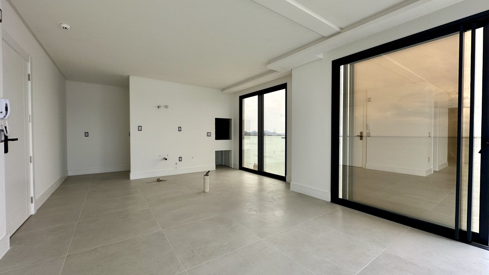 Apartamento, EZÉ, Meia Praia