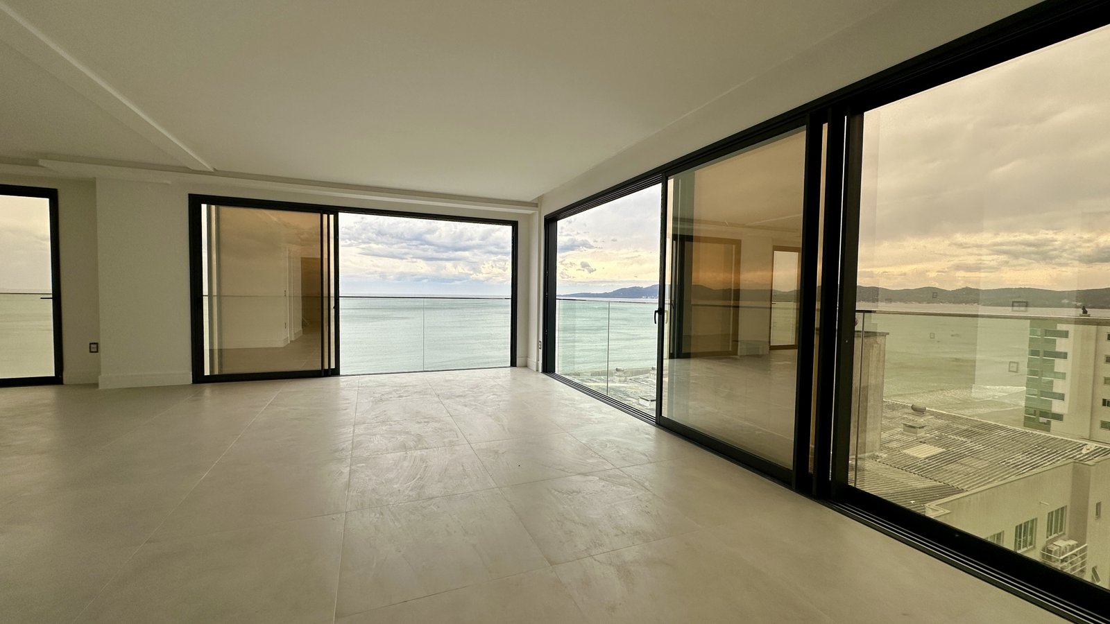 Apartamento, EZÉ, Meia Praia