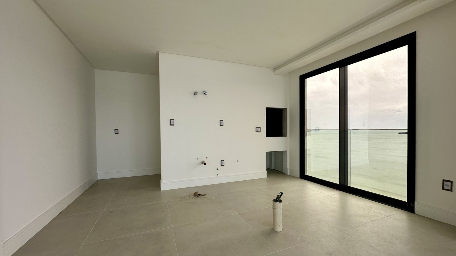 Apartamento, EZÉ, Meia Praia