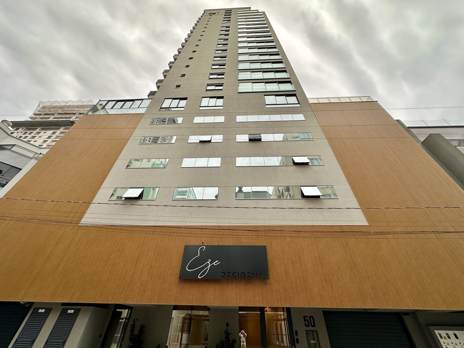 Apartamento, EZÉ, Meia Praia