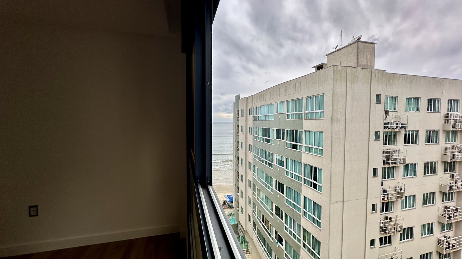 Apartamento, EZÉ, Meia Praia
