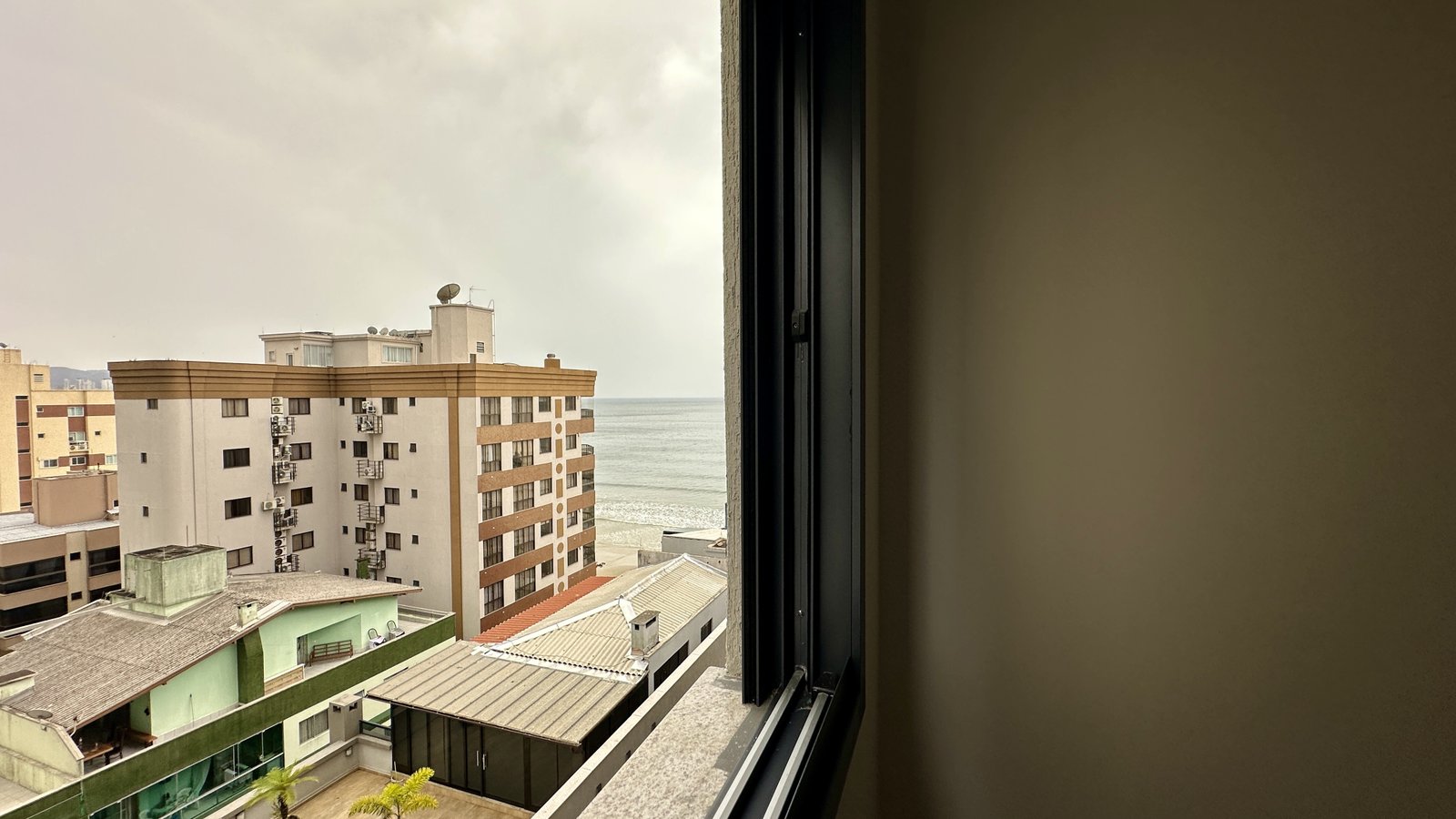 Apartamento, EZÉ, Meia Praia