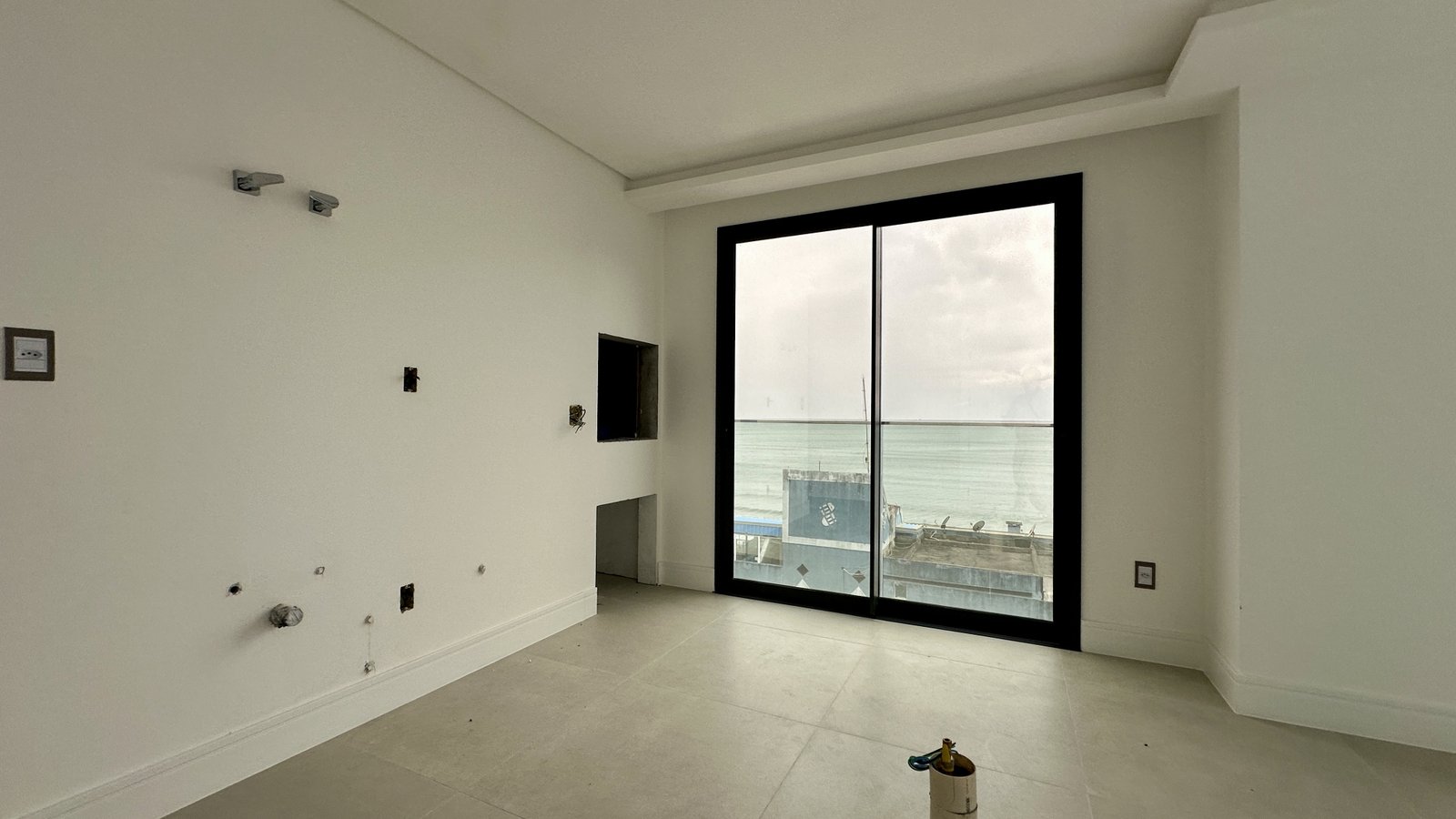 Apartamento, EZÉ, Meia Praia