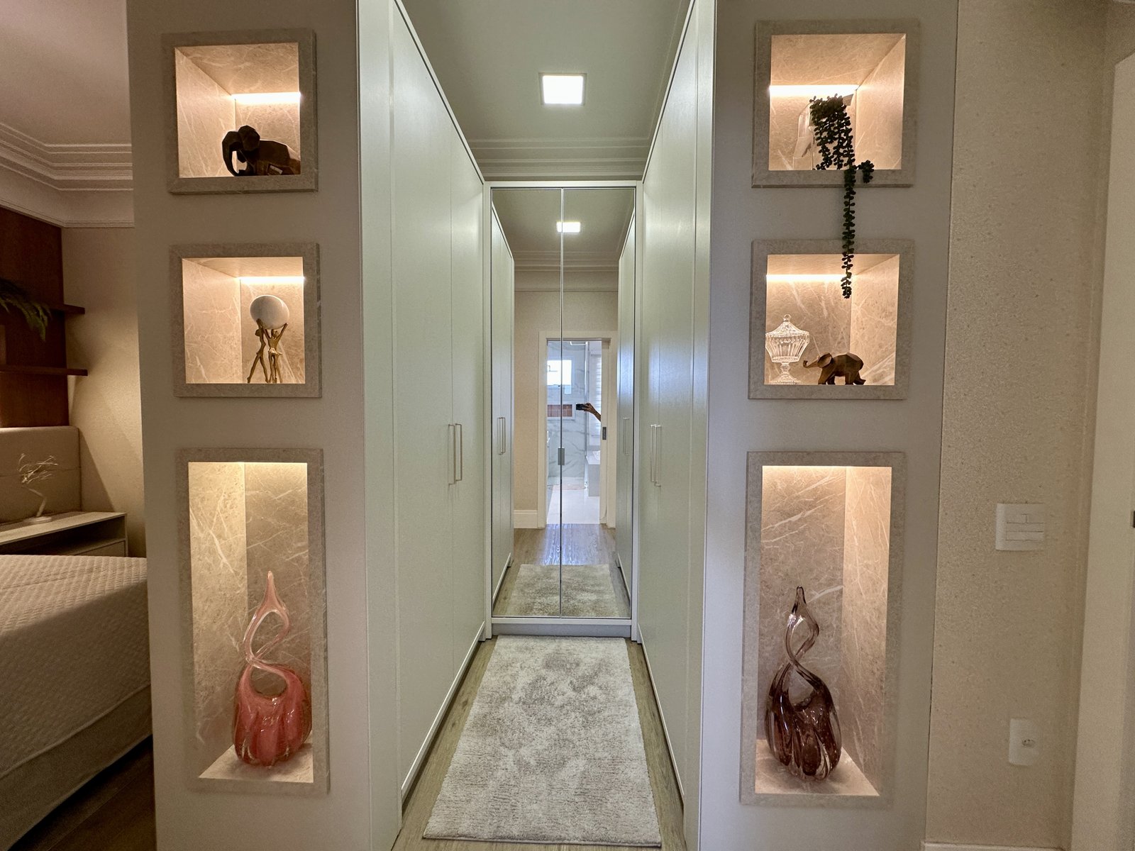 Cobertura triplex - 305m² - mobiliada e decorada na quadra do mar!