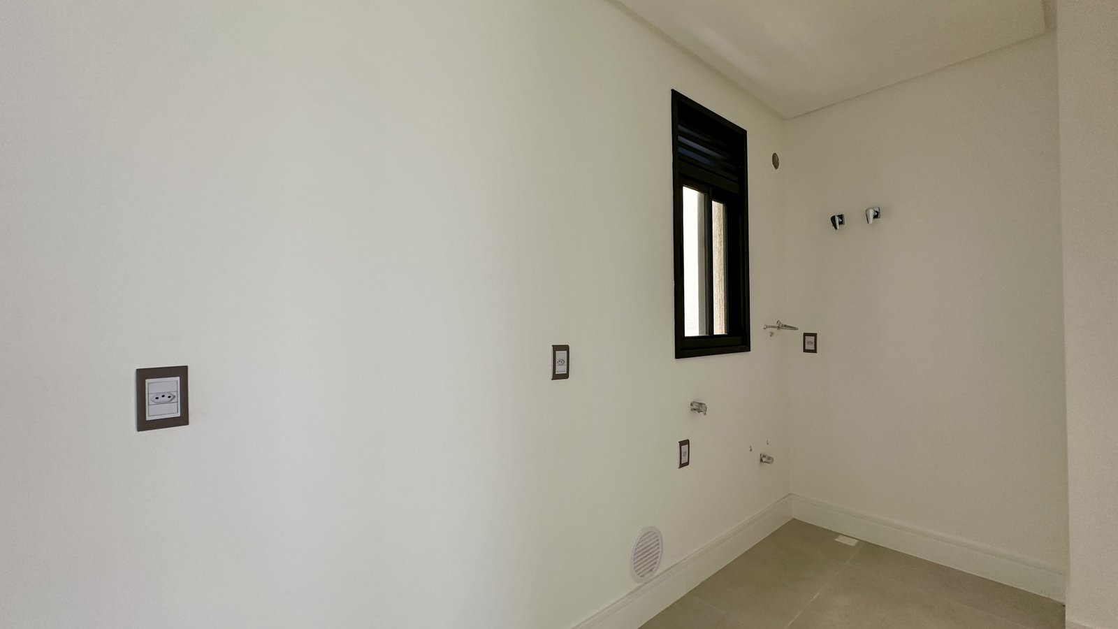 Apartamento, EZÉ, Meia Praia