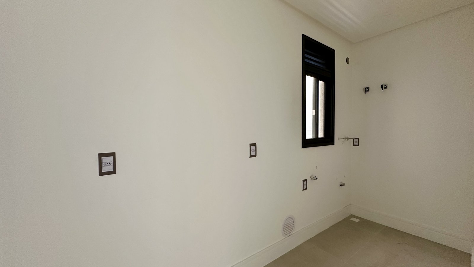 Apartamento, EZÉ, Meia Praia