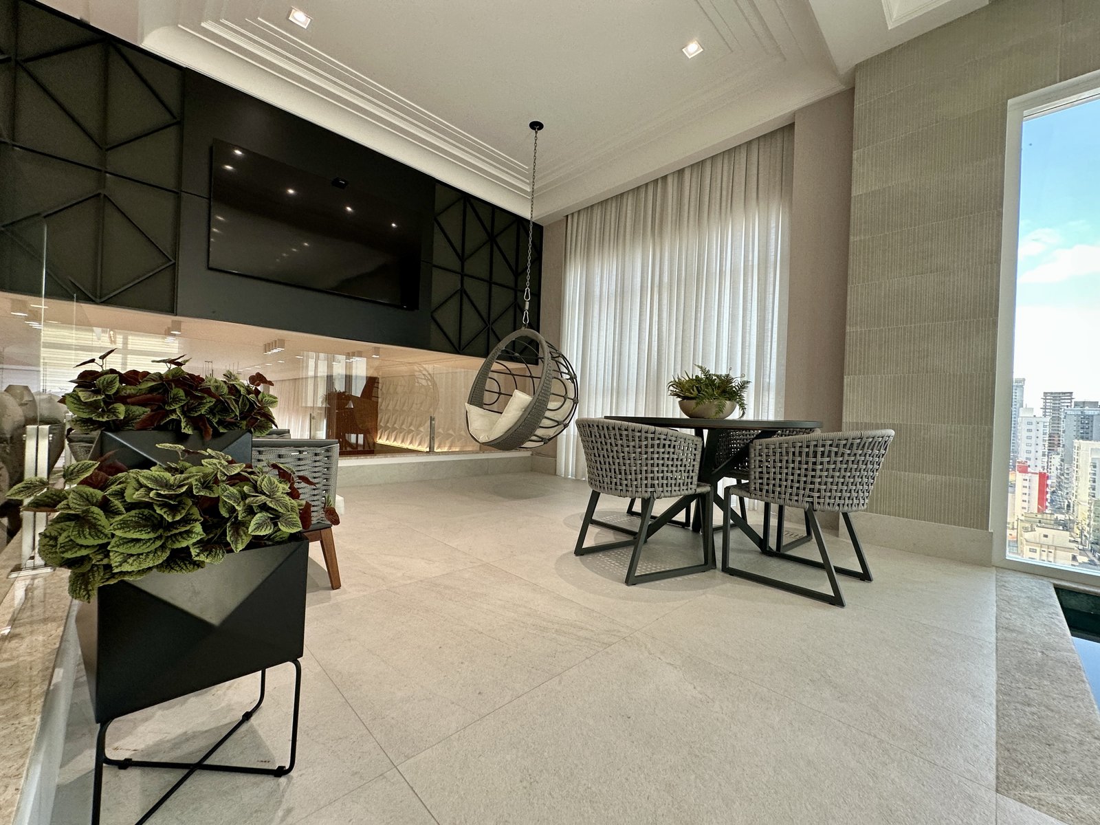 Cobertura triplex - 305m² - mobiliada e decorada na quadra do mar!