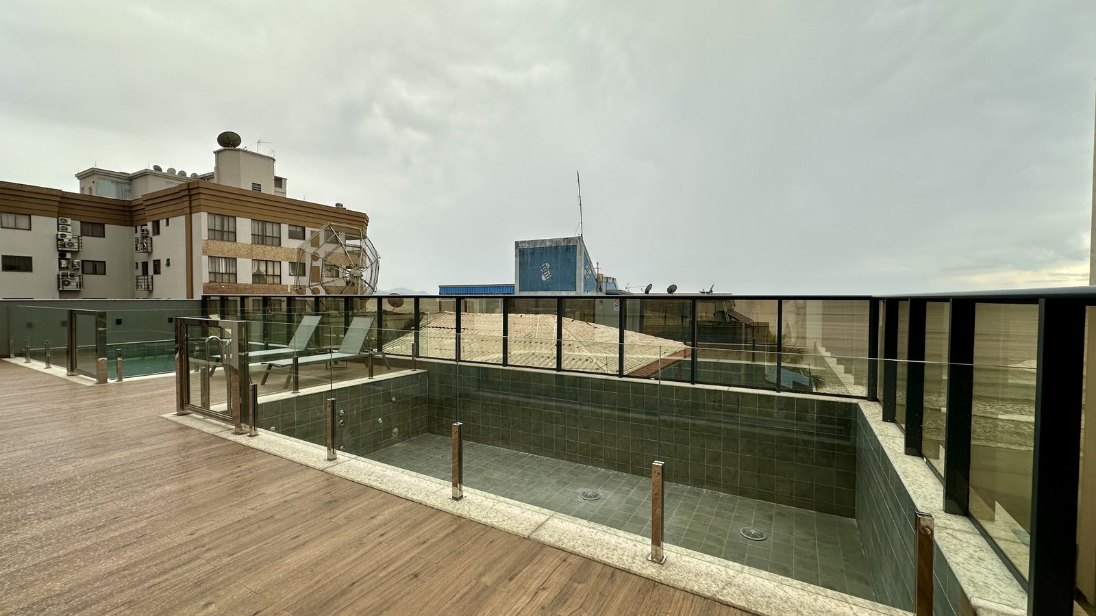 Apartamento, EZÉ, Meia Praia