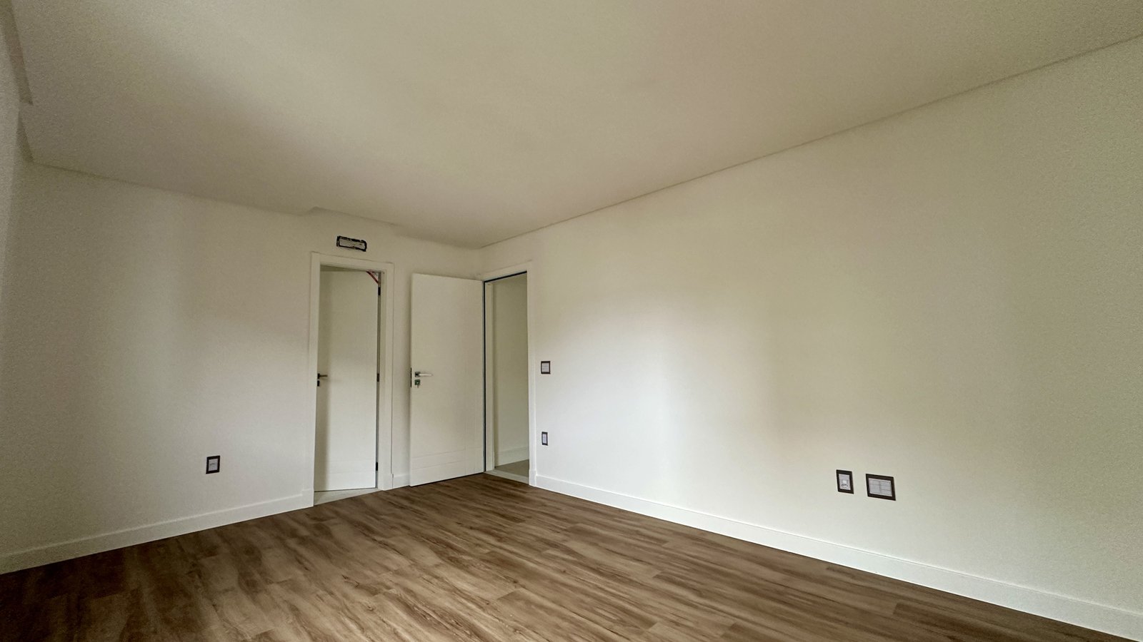 Apartamento, EZÉ, Meia Praia