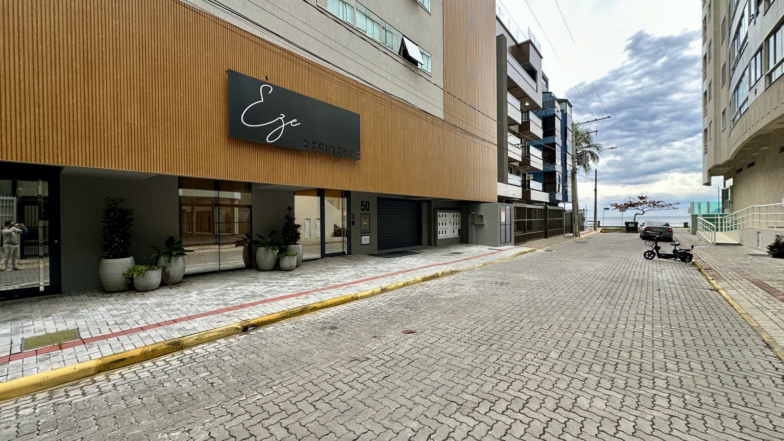 Apartamento, EZÉ, Meia Praia