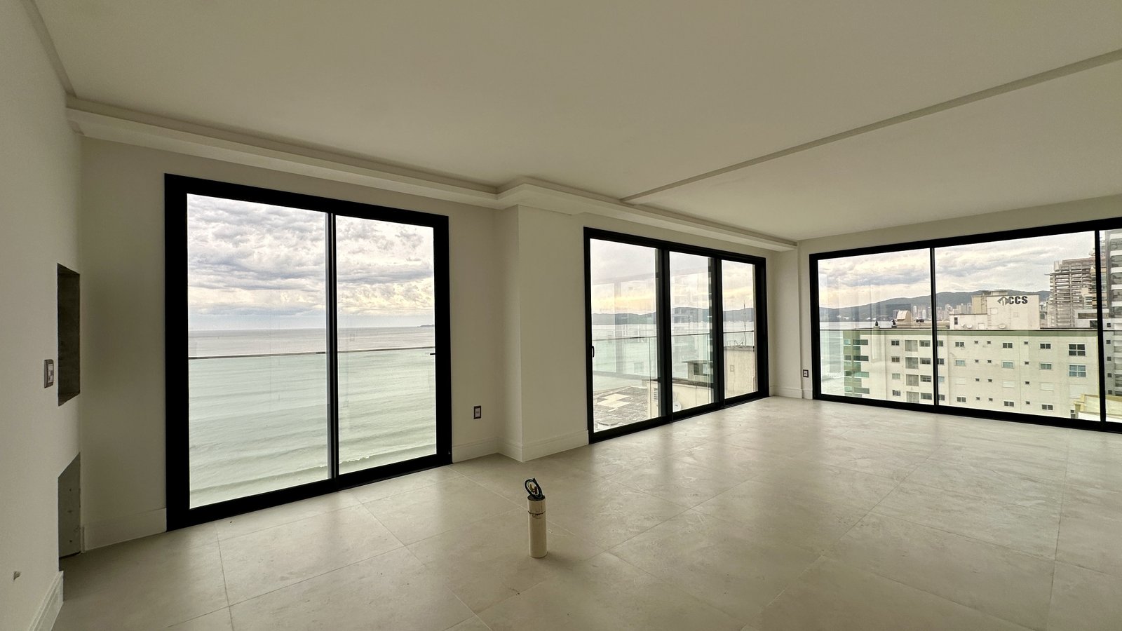 Apartamento, EZÉ, Meia Praia
