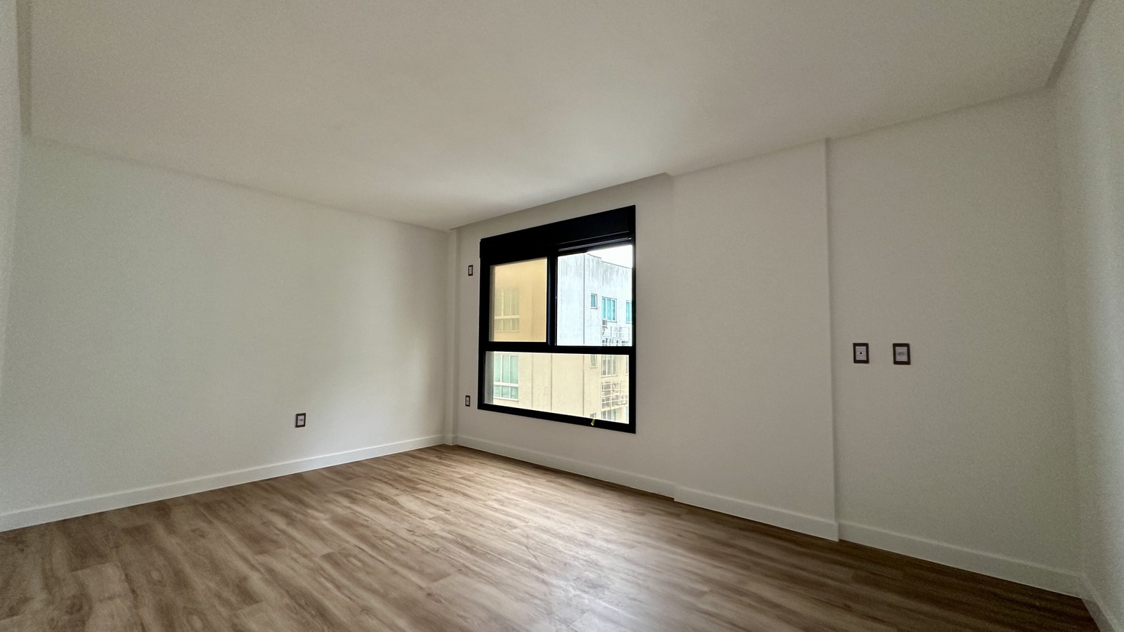 Apartamento, EZÉ, Meia Praia